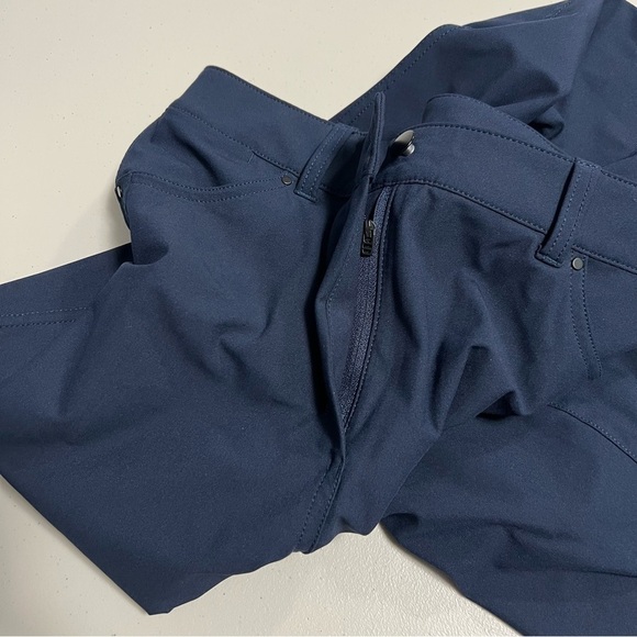 LIKE NEW Lululemon City Sleek 5 Pocket 7/8 Pant True Navy - Picture 10 of 14
